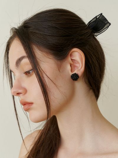KINDABABY Beads Bloom Earrings_ Black