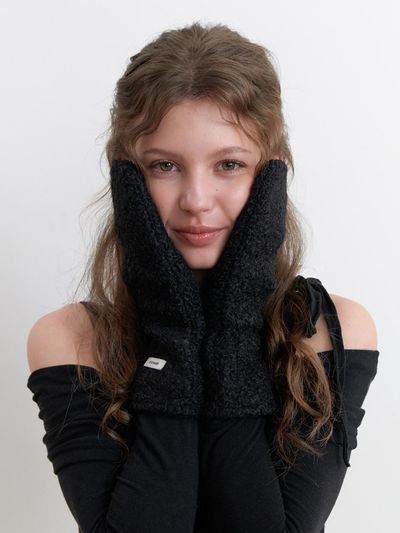 KINDABABY fluffy boucle gloves - black
