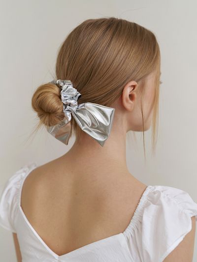 KINDABABY Glossy Metal Ribbon Scrunchie_Silver