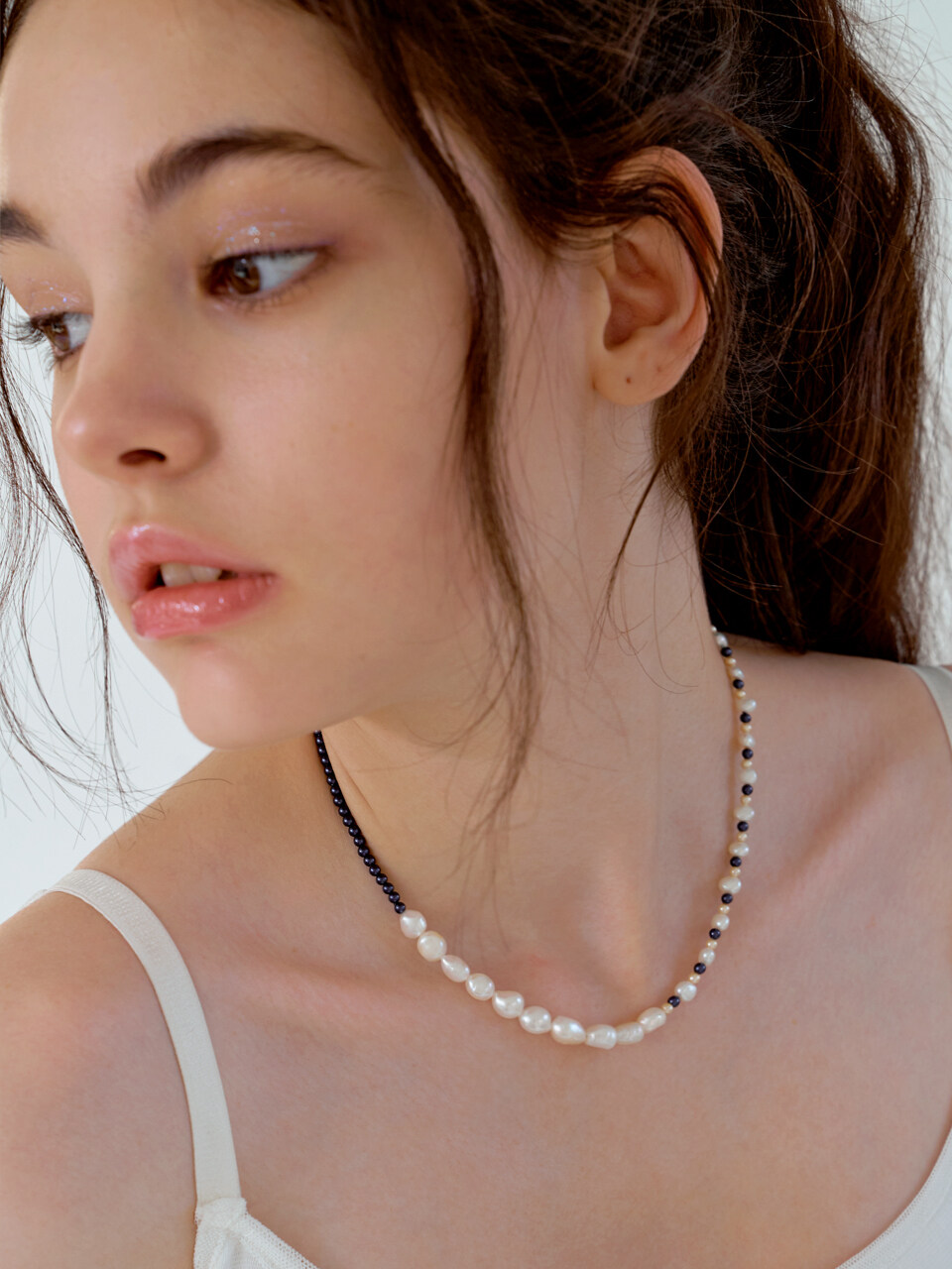 KINDABABY Navy and beige mixed pearl necklace
