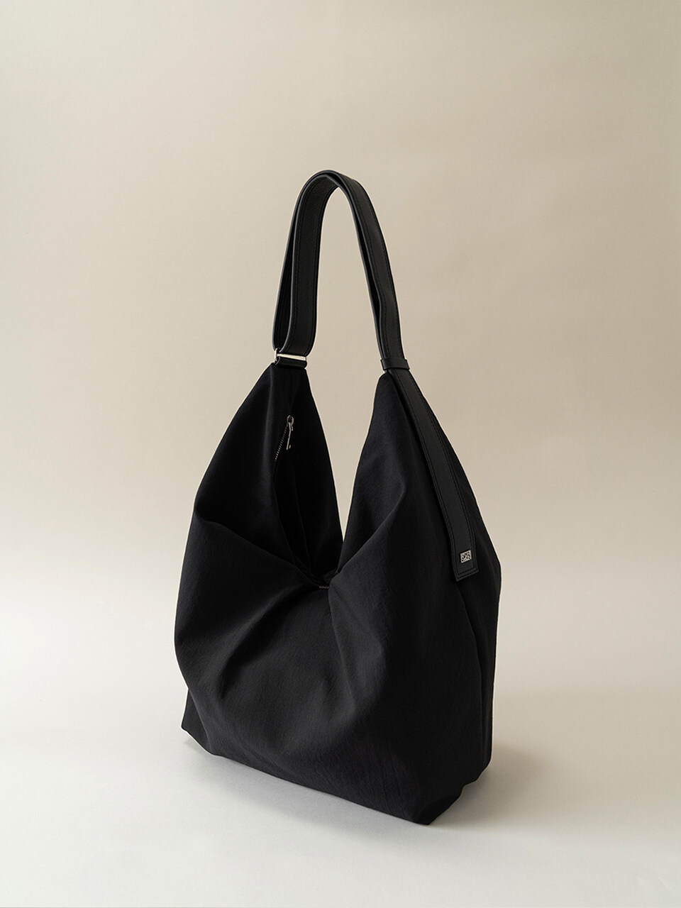 KINDERSALMON [ESSENTIAL] Mia Oversized Bag Black
