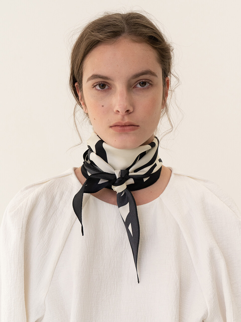 KINDERSALMON Essential Silk Scarf 01