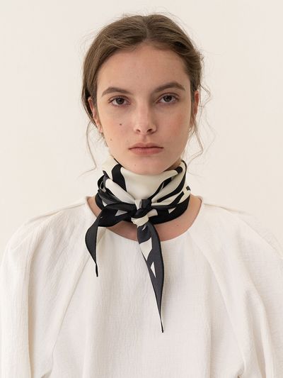 KINDERSALMON Essential Silk Scarf 01