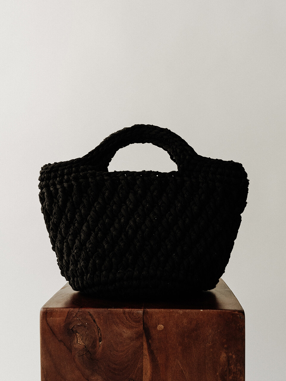 KINDERSALMON Hand-made Knitted Tote (Black)