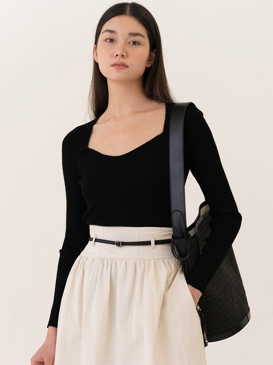 KINDERSALMON Heart Neck Knitted Top (Black)