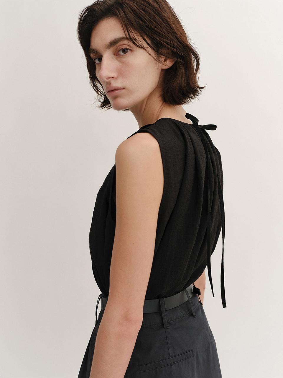 KINDERSALMON Pintuck Sleeveless Blouse_Black
