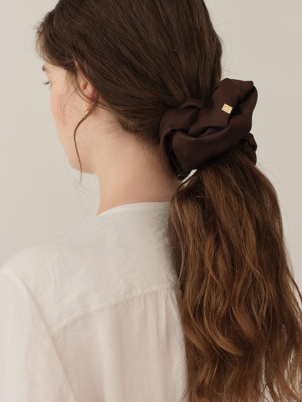 KINDERSALMON Silk Scrunchie brown