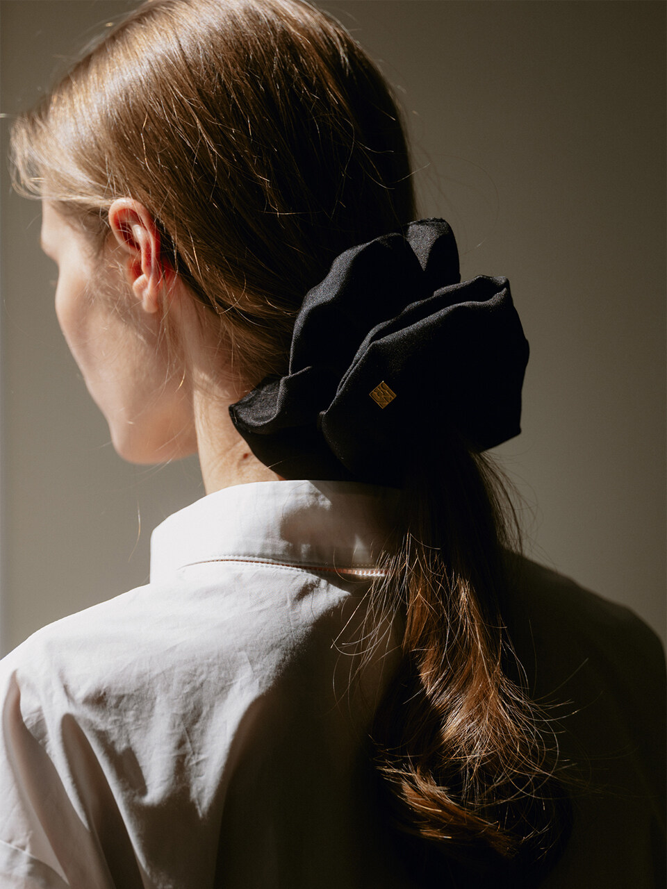 KINDERSALMON Silk Scrunchie_Black (L)