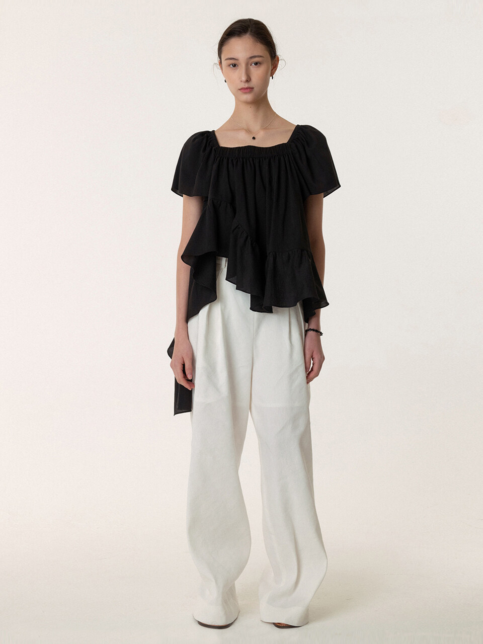 KINDERSALMON Square Neck Ruffle Blouse_Black
