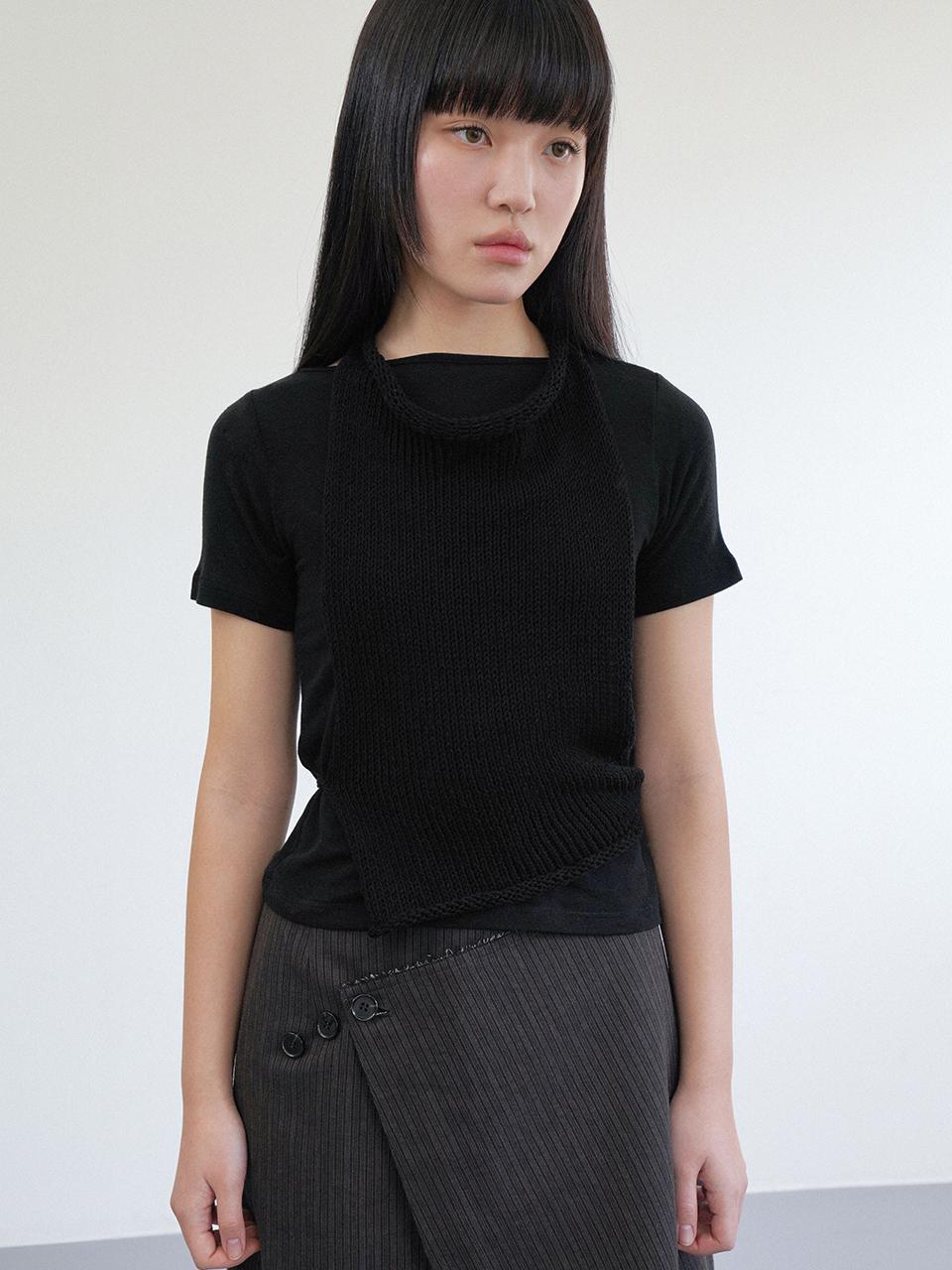 Kindred square knit vest in black