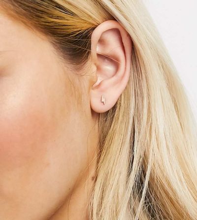 Kingsley Ryan Kingsley Ryan 6mm single piercing lightning bolt earring in gold plate