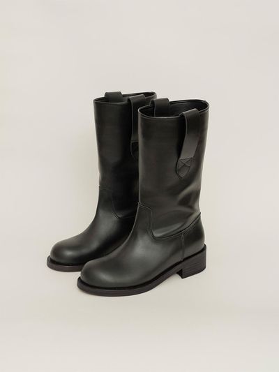 kiok Calf Leather Round Toe Tab-Detailed Midi Boots [Noir Oil]