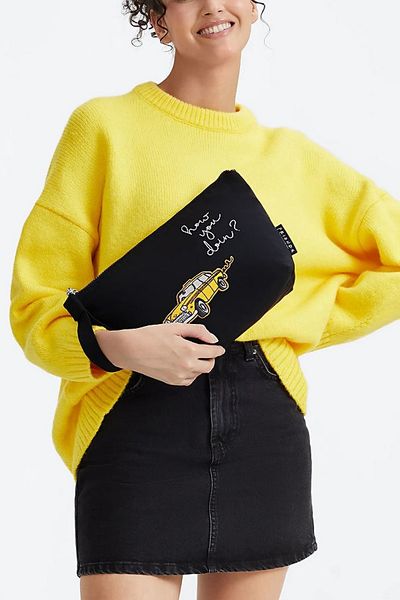 Kipling Kipling Friends How you doin'? Naomi Pouch in Yellow Cab Black, Women's at Urban Outfitters