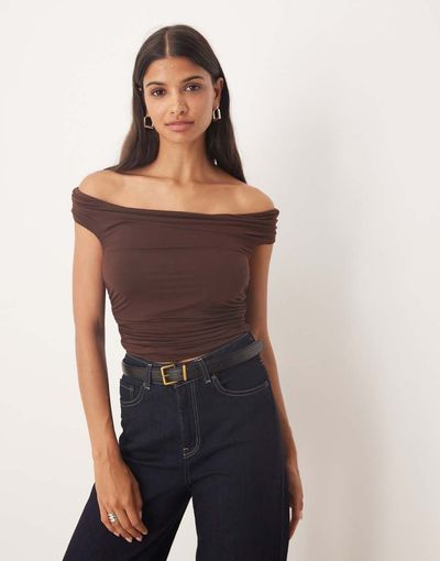 Kiss The Sky Kiss The Sky off the shoulder ruched top in espresso-Brown