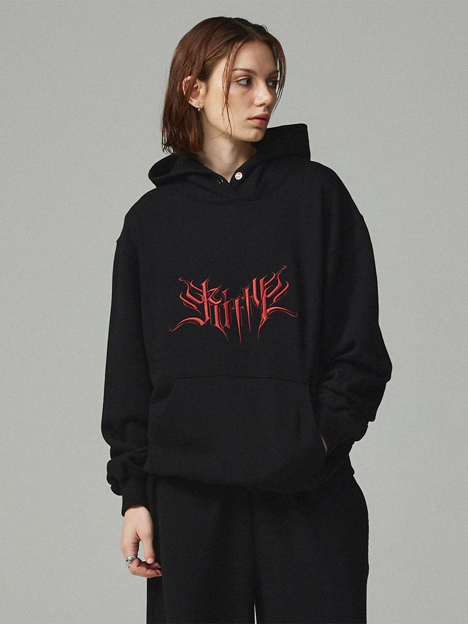 KITTY POTTERY Overfit Street Lettering Embroidered Hoodie [Black]