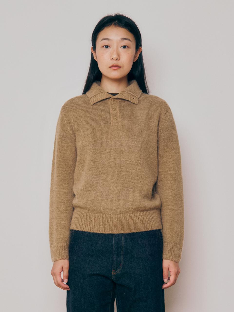 KNITLY [Women] Baby Alpaca Button Collar Sweater (Camel)