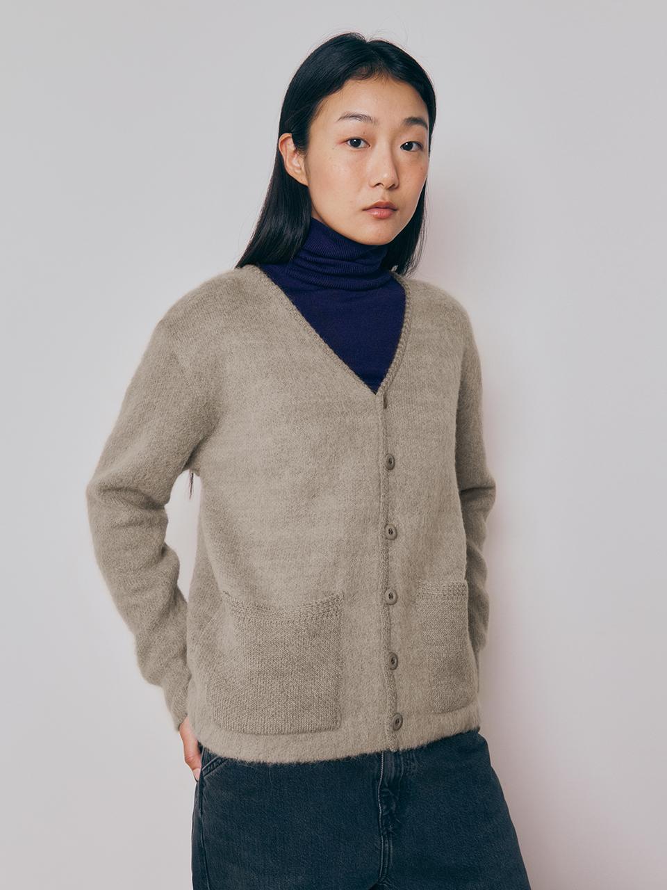KNITLY [Women] Brushed Alpaca V-neck Cardigan (Beige)