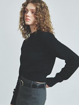 KNITTED Minimal Round Neck Stripe Knit [BLACK]