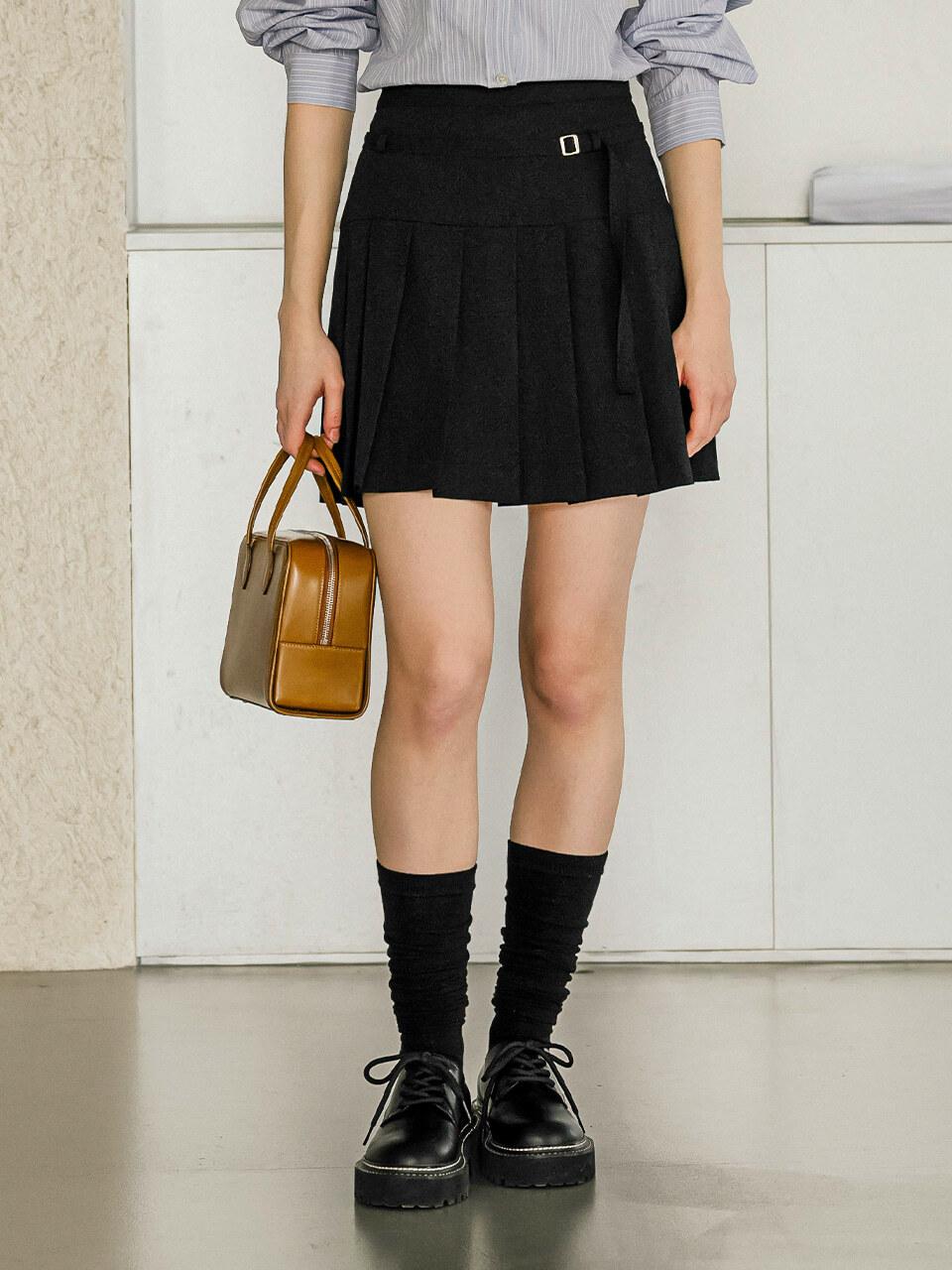 KNOWN BETTER Belt Pointed Pleated A-line Mini Skirt [Black]