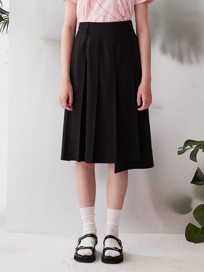 kuho plus Asymmetric Pleats Midi Skirt_Black