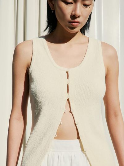 kuho plus Button Sleeveless Cotton-Blend Knit Top [Cream] (KE515UM011)