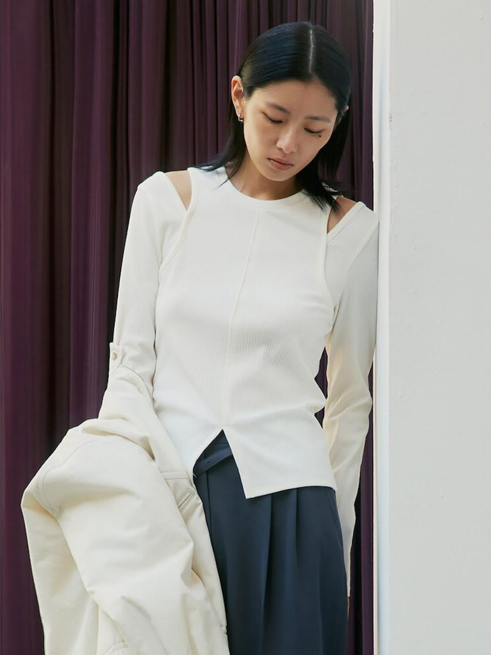 kuho plus CutOut Slim Ribbed Top [Ivory] (KE5140M020)