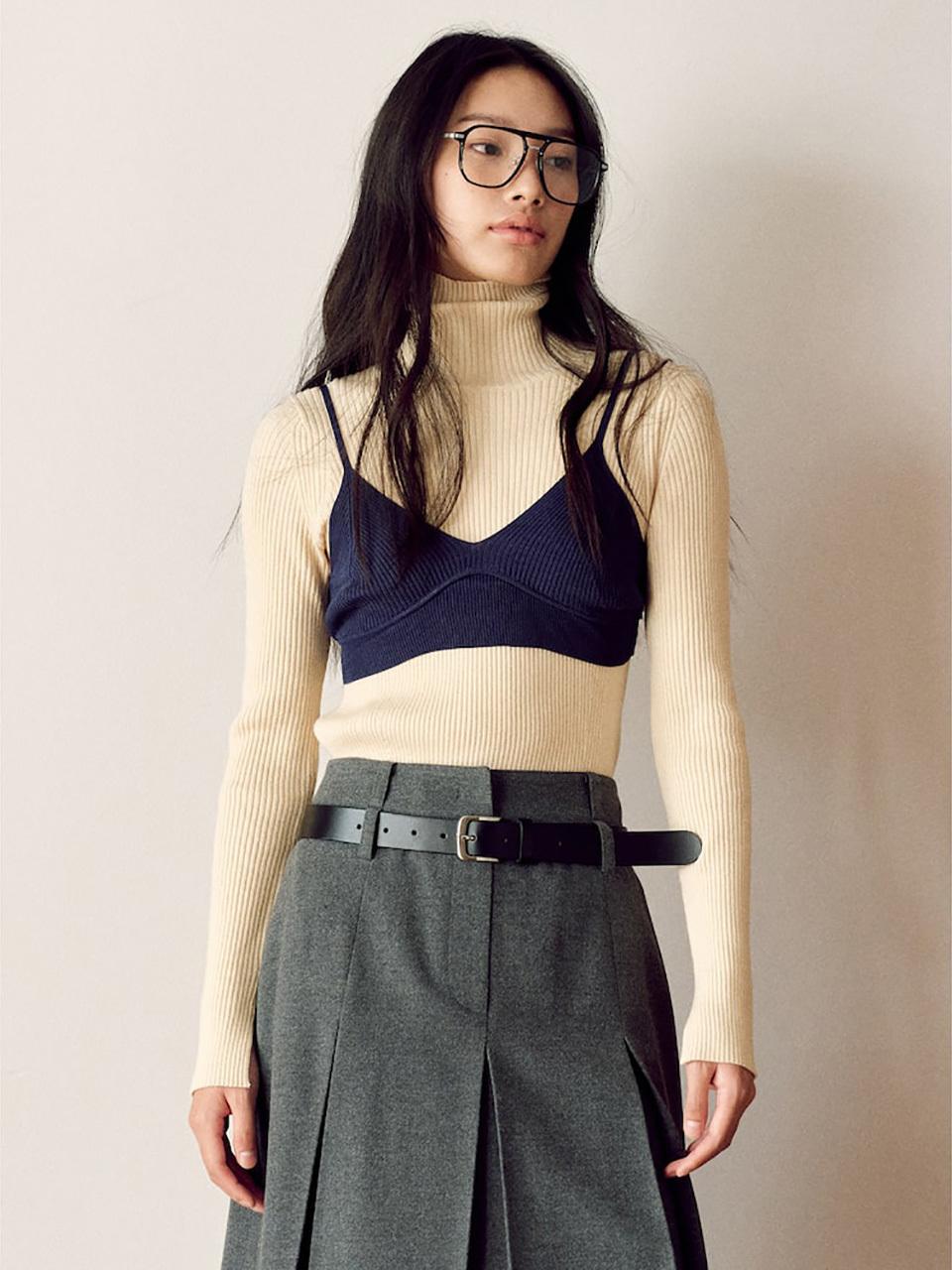 kuho plus Essential Turtleneck Pullover - Light Beige