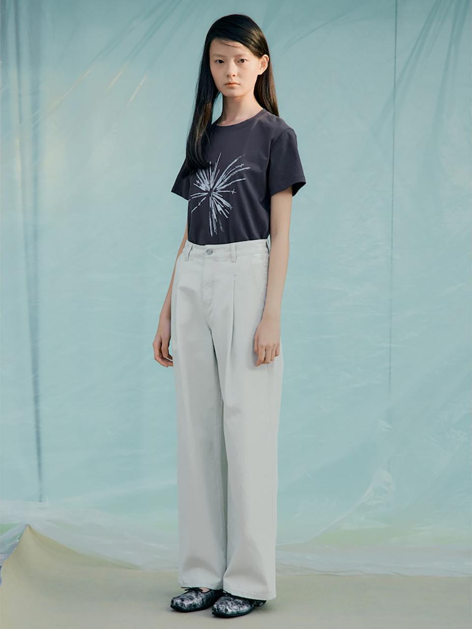 kuho plus Graphic Point Regular Fit T-Shirt [Ash] (KE5240M064)