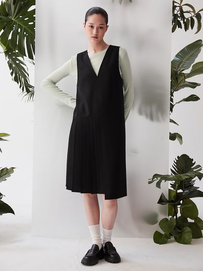 kuho plus Pleats Detail Sleeveless Dress _Black