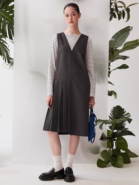 kuho plus Pleats Detail Sleeveless Dress _Grey