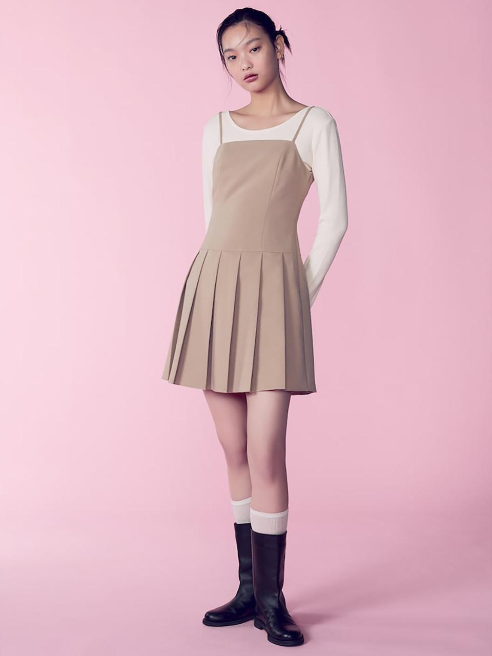 kuho plus Pleats Sleeveless Mini Dress_Beige