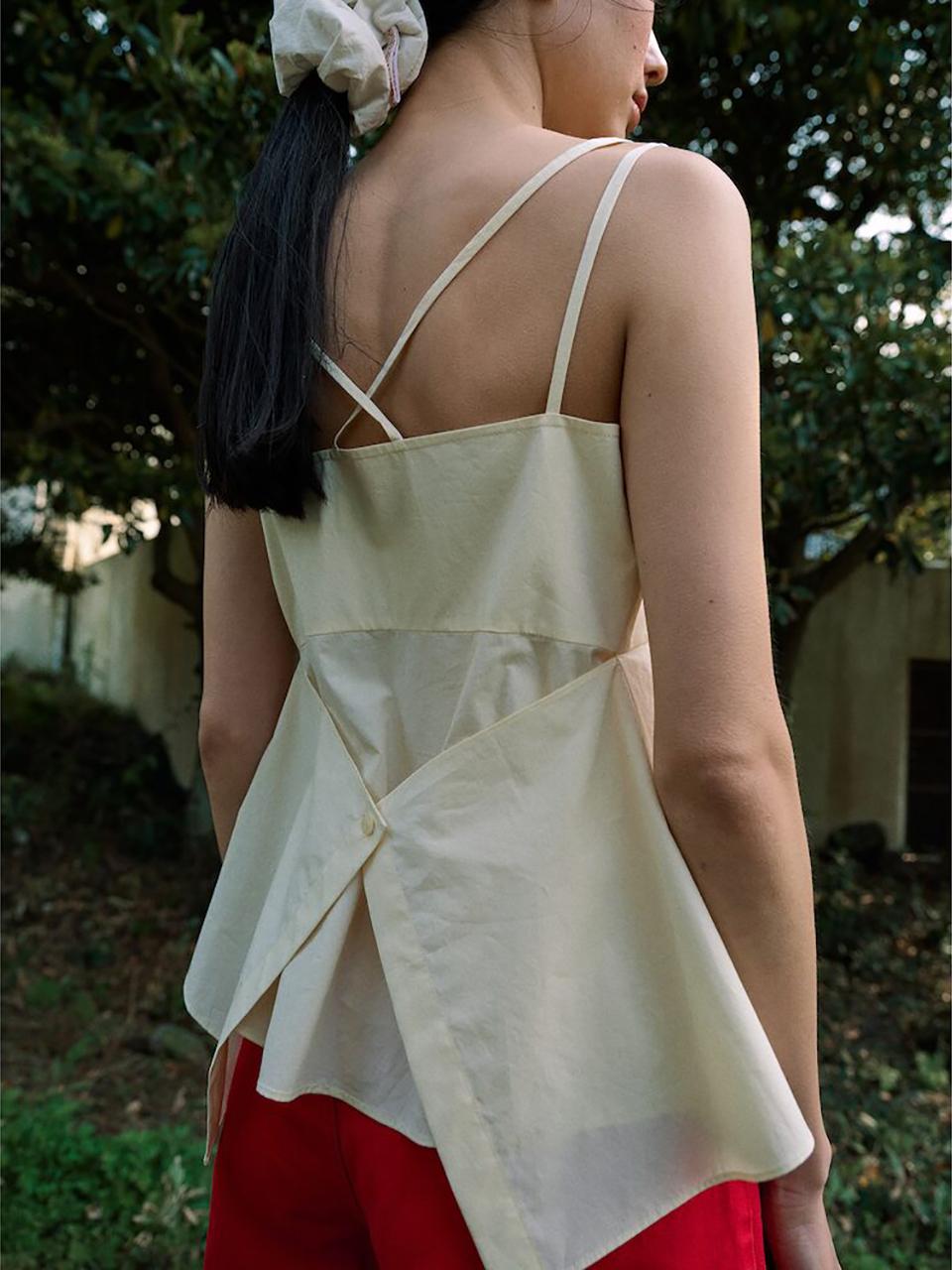 kuho plus Signature Button Sleeveless Top