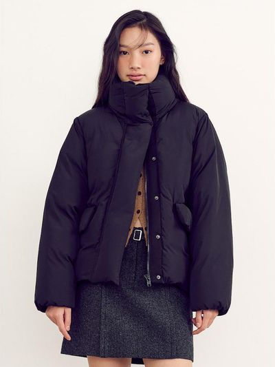 kuho plus Signature Out-pocket Short Down Puffer - Black