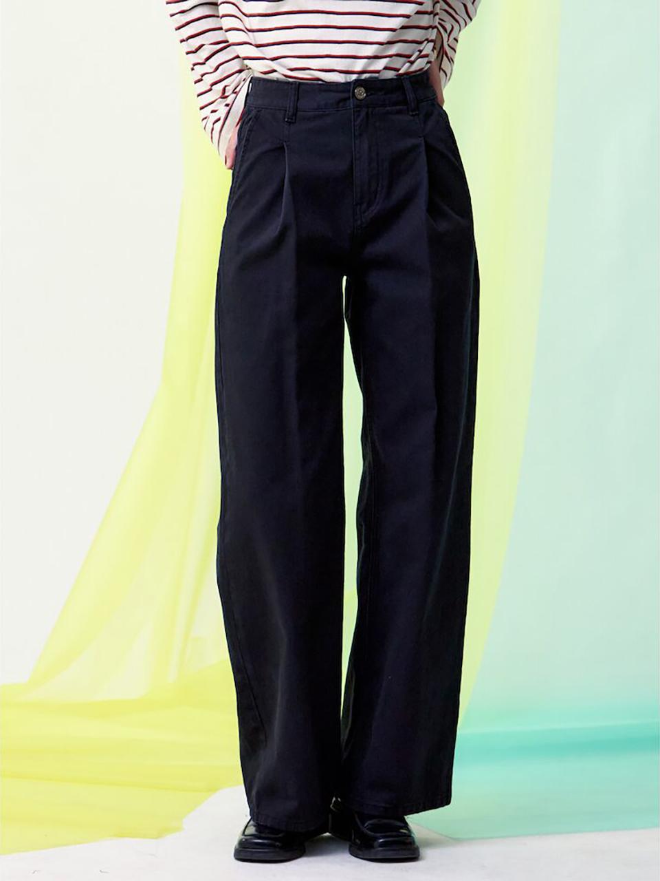 kuho plus Signature Semi Wide Cotton Pleated Denim Pants [Black] (KE5121M515)