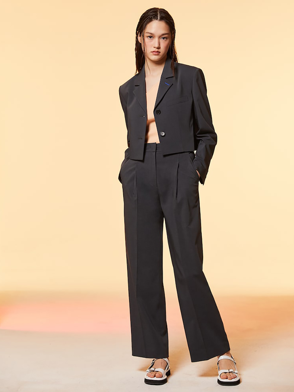 kuho plus Signature Semi Wide Pants_Dark Grey