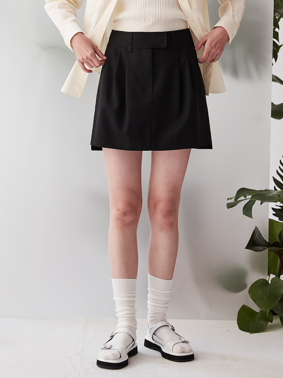 kuho plus Two Tuck Mini Skirt _Black