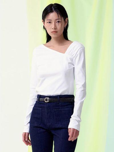 kuho plus Unbalance Sleeve Shirred Slim Fit Top [Ivory] (KE5140M040)