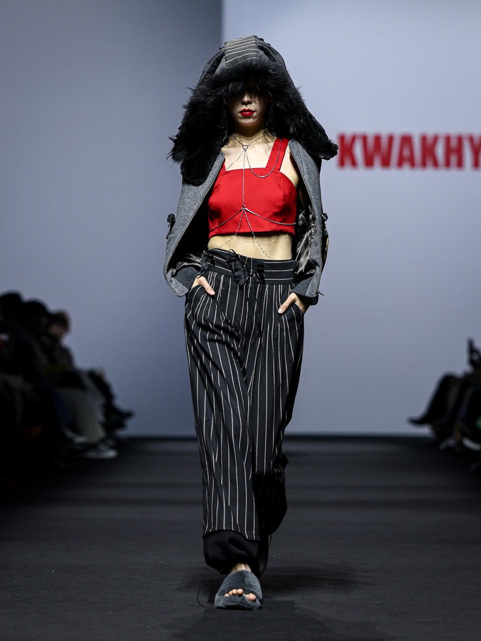 Kwak Hyun Joo Collection Stripe Ribbon Wide Three-Tuck Pants