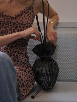 KWANI Crinkle Shoulder Bag_Sleek Black