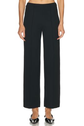 L'Academie L'Academie Ria Pant