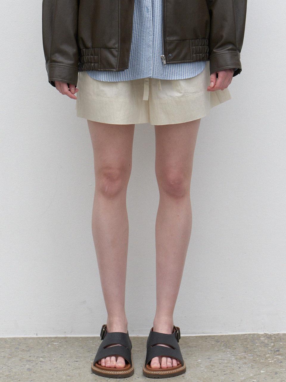 LARGO Banding Wide Short Shorts (Cream)