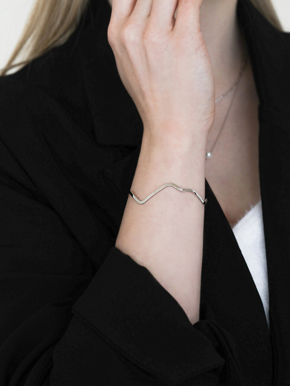 LAZYDAWN Crooked Bangle Bracelet (B039) - 2 Colors