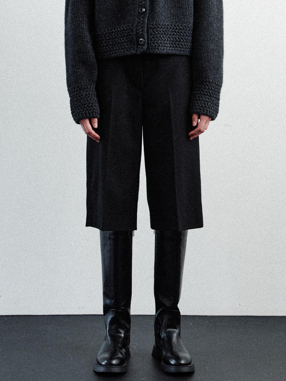 LE wool bermuda pants (black)