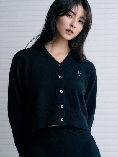 leathery Line Cable Knit Crop Cardigan    [BLACK]