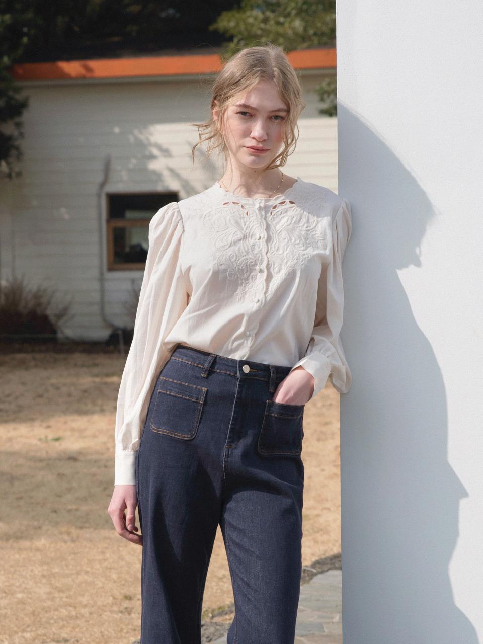 LENINA Embroidered Collarless Tencel Shirt [Cream]