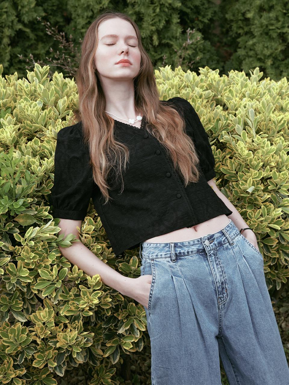 LENINA KOYA Embroidery Puff Shirt [BLACK]