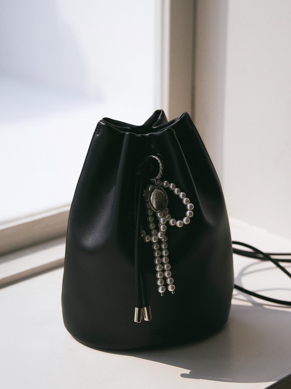 LENINA LILY Ribbon Pearl Charm Bag Accessories [White]