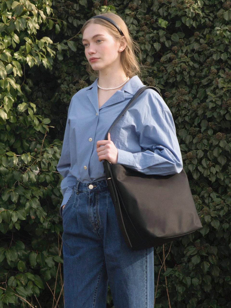 LENINA Nylon Lightweight Bucket Shoulder Bag [Black]