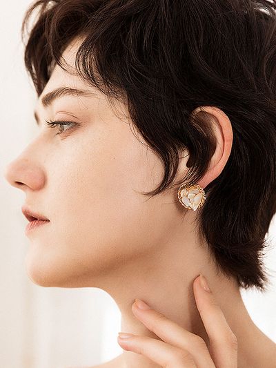 Les Bijoux Philosophy Simple White Shell Earring