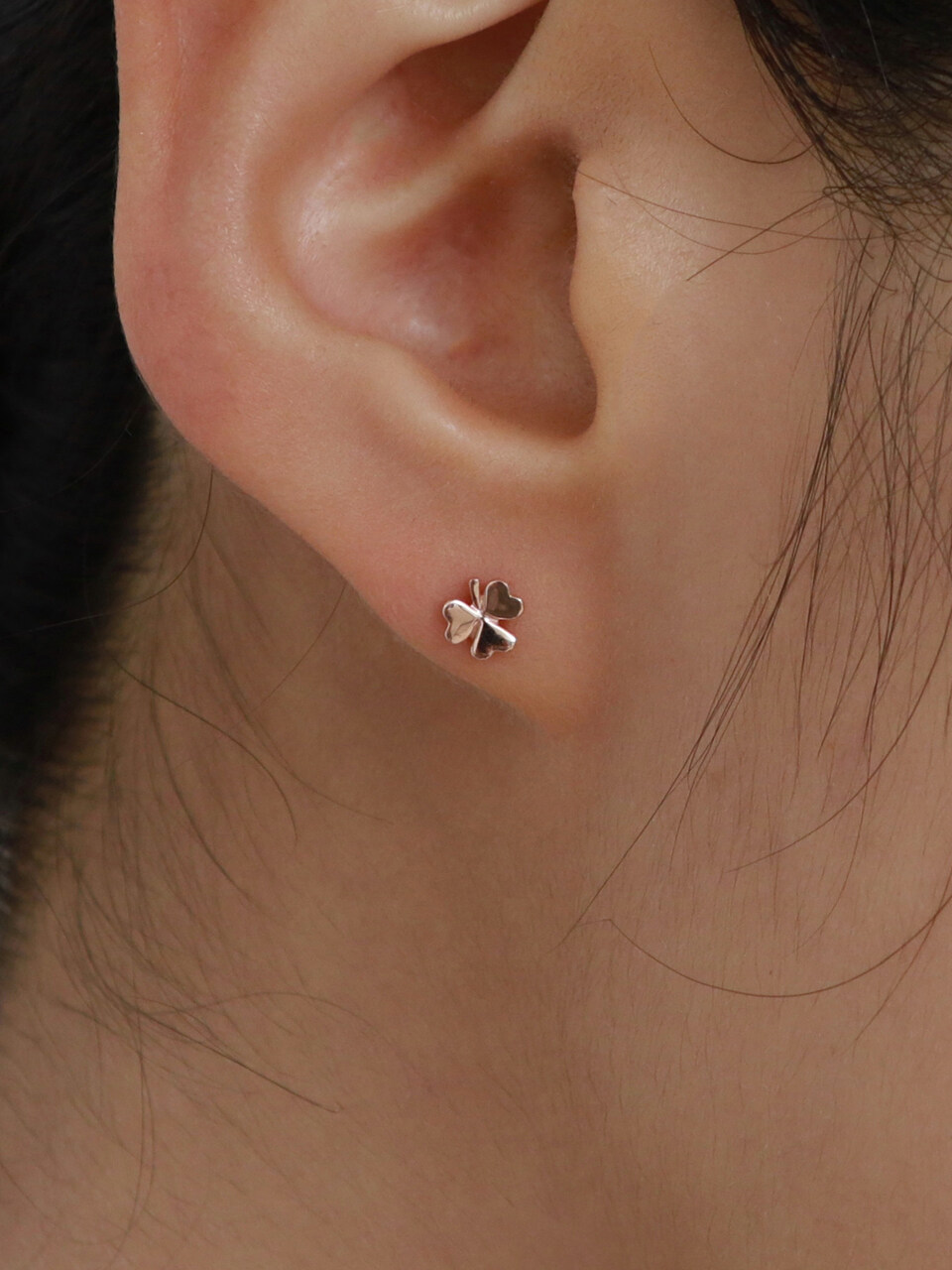 Less is more 14K Gold Clover Earring / Piercing